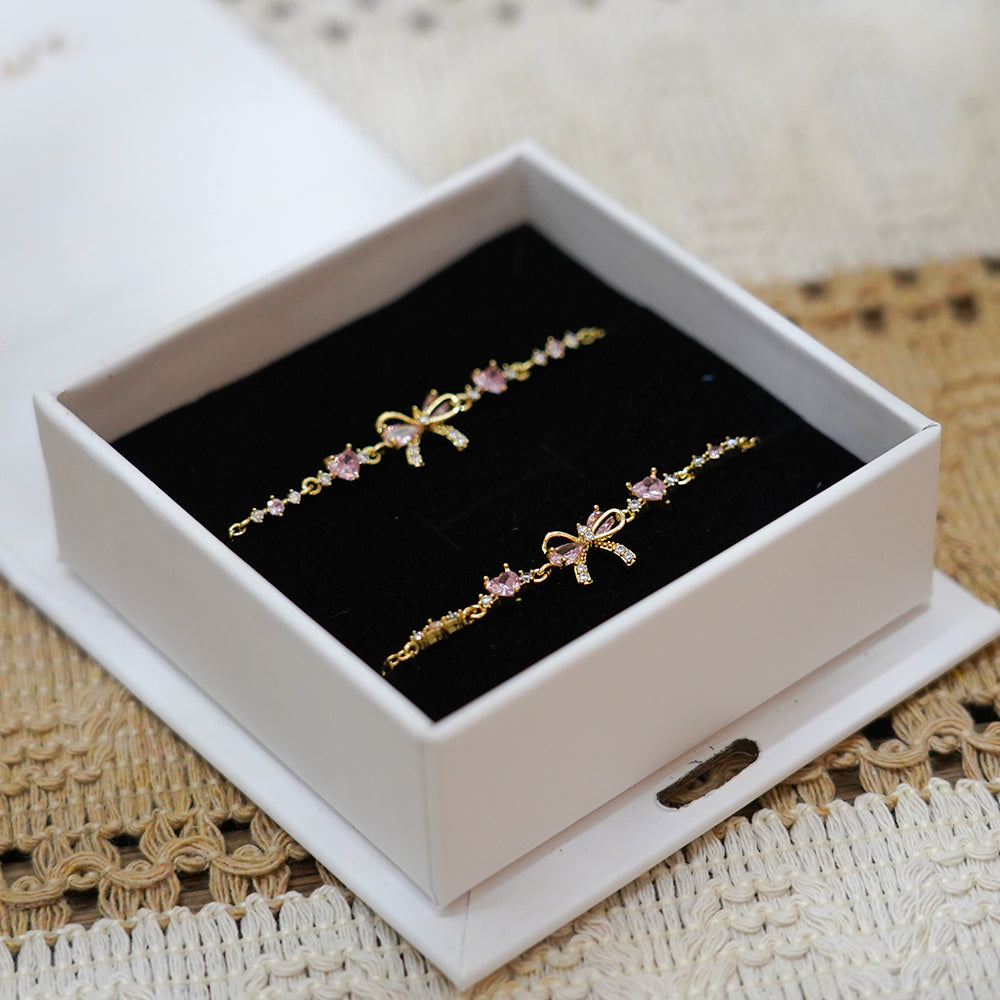 Pulsera Delicada con Dije de Lazo