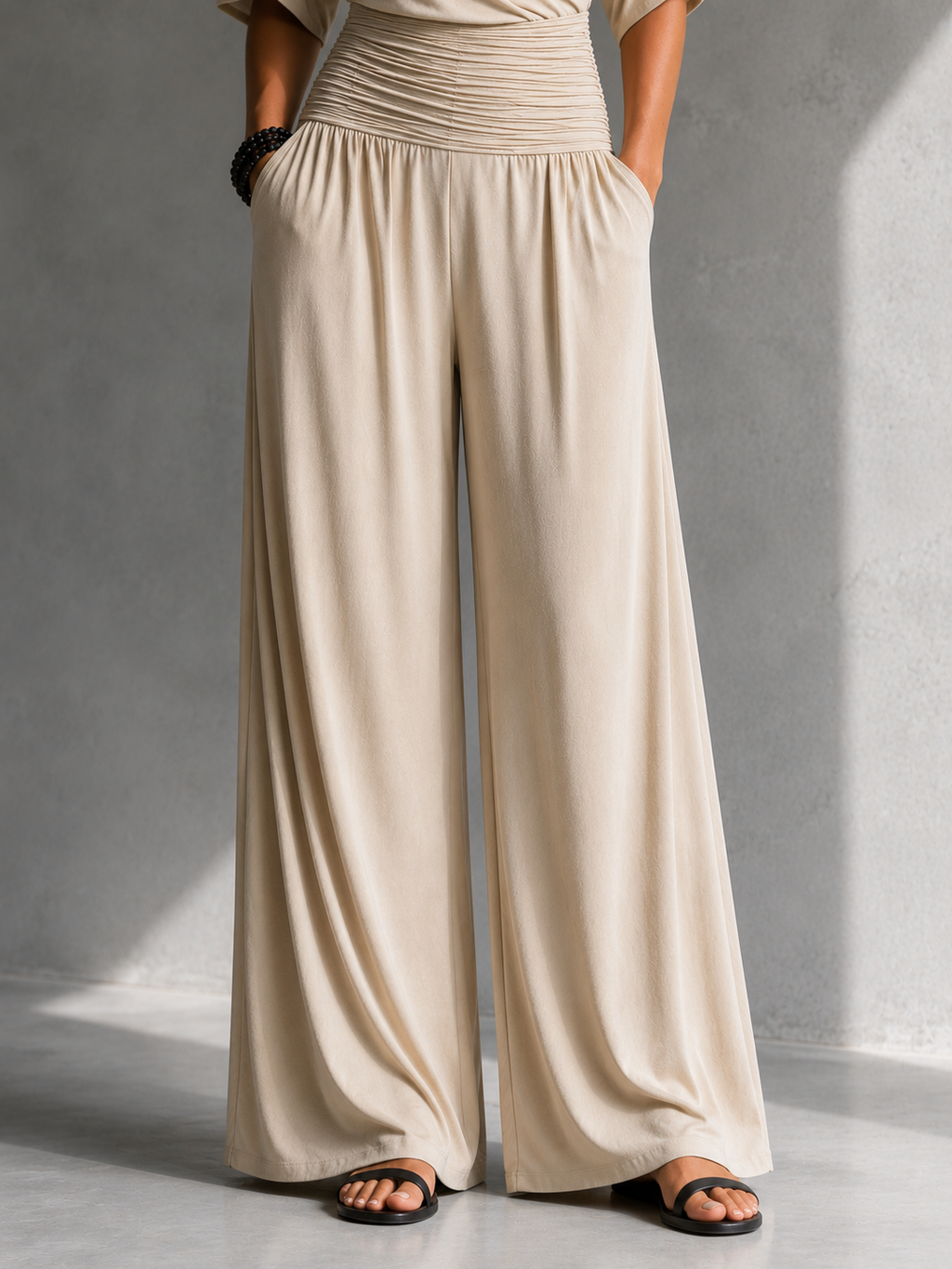 Alia | Look elegante con efecto cartera y pantalones de pierna ancha