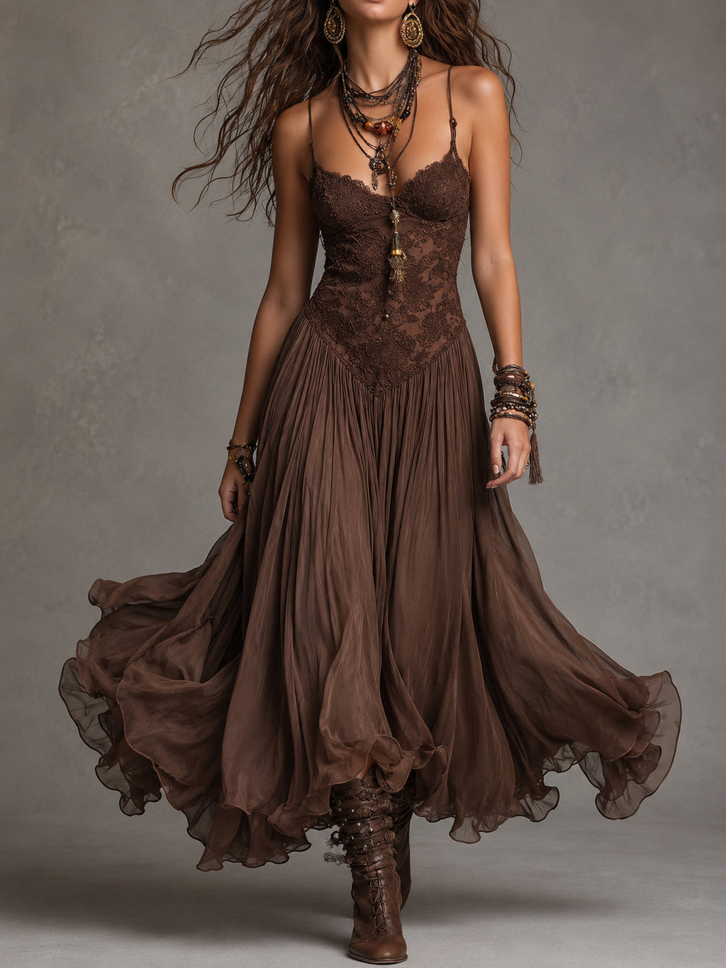 Vestido maxi de gasa marrón oscuro con paneles de encaje delicados