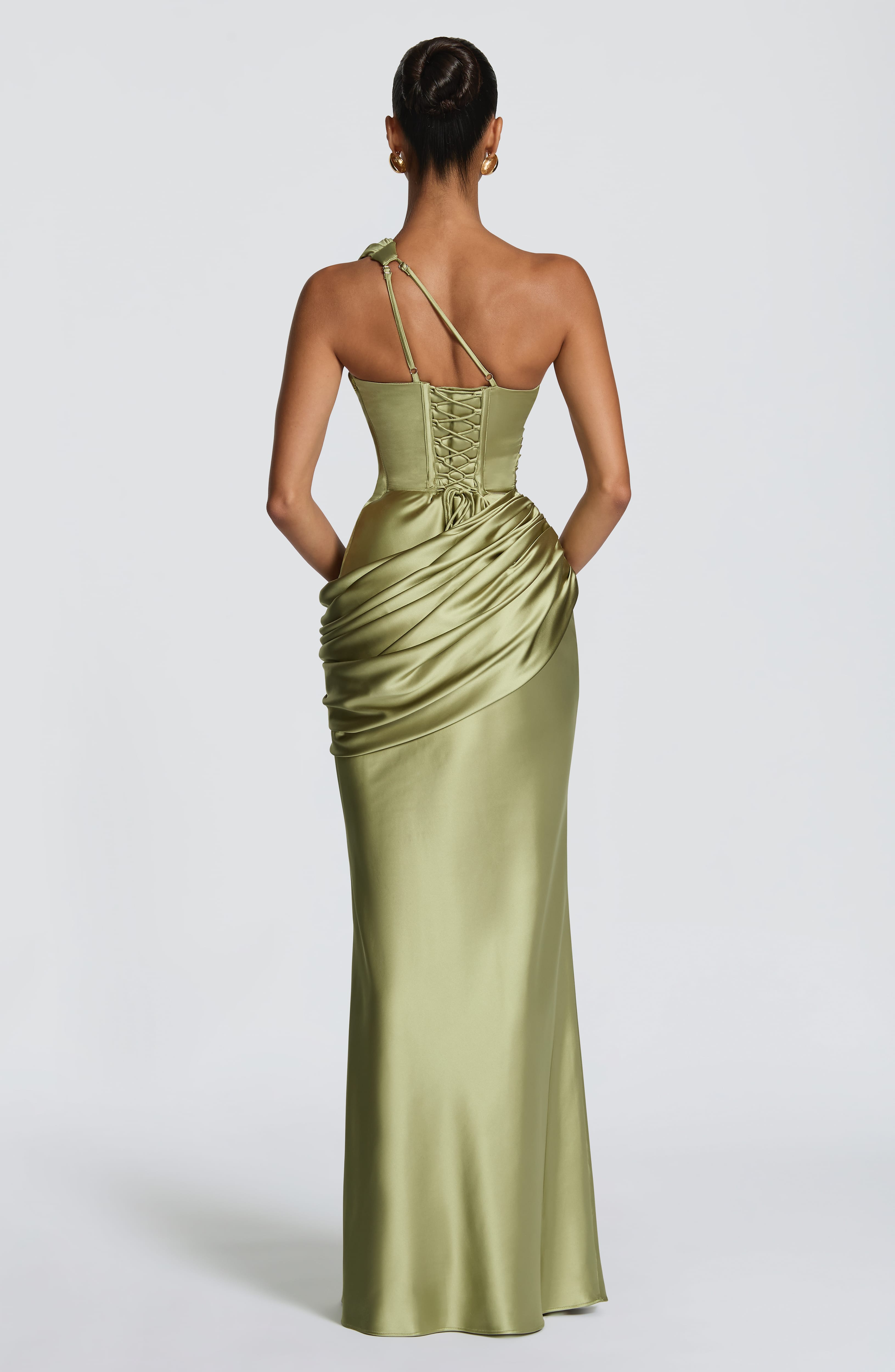 Vestido Maxi Emina en oliva claro - Elegancia fluida y sin esfuerzo