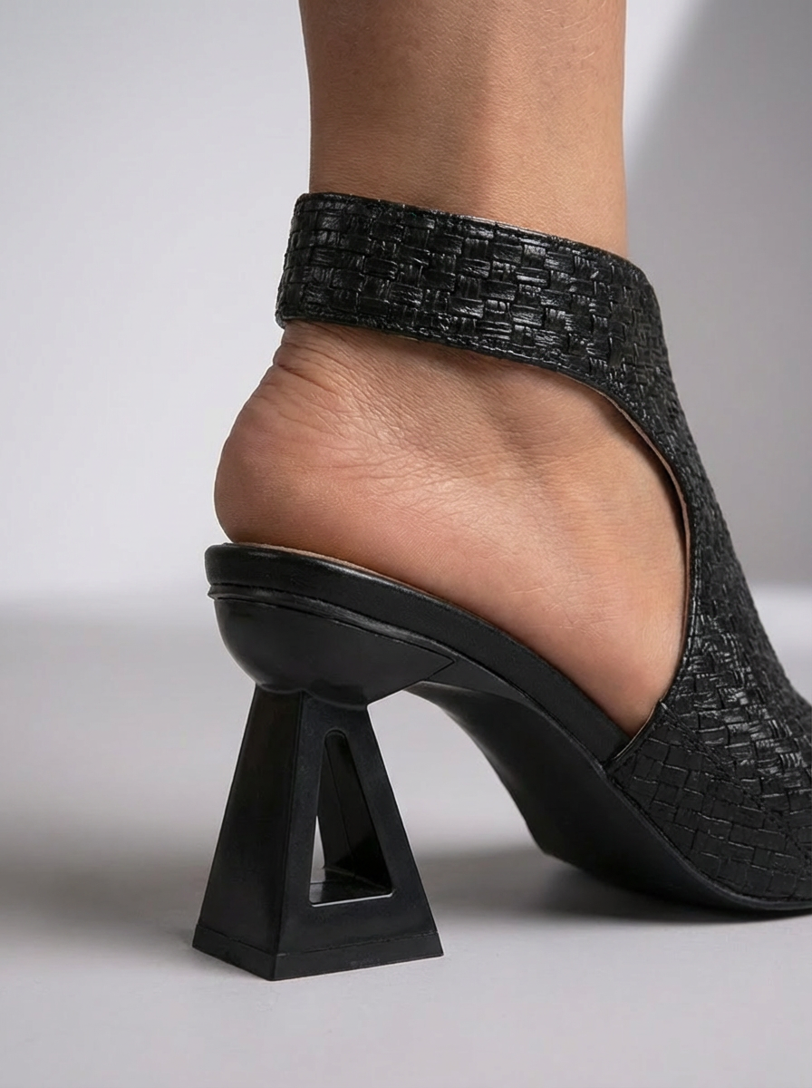 INTRECCIO | Sandalias trenzadas de diseño refinado